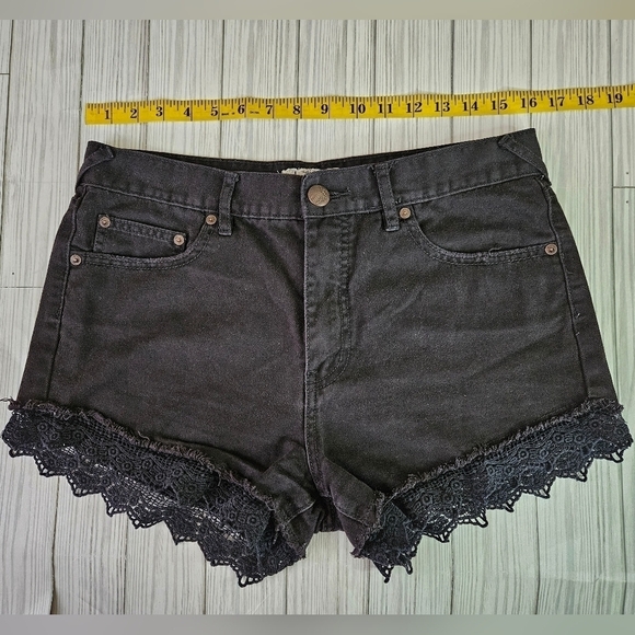 Free People High Rise Distressed Shorts Crochet Lace Trim in Stark Black Size 29 - Picture 8 of 11